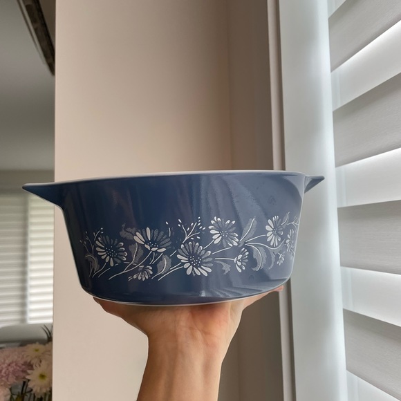 PYREX French daisy colonial casserole dish - Picture 1 of 4